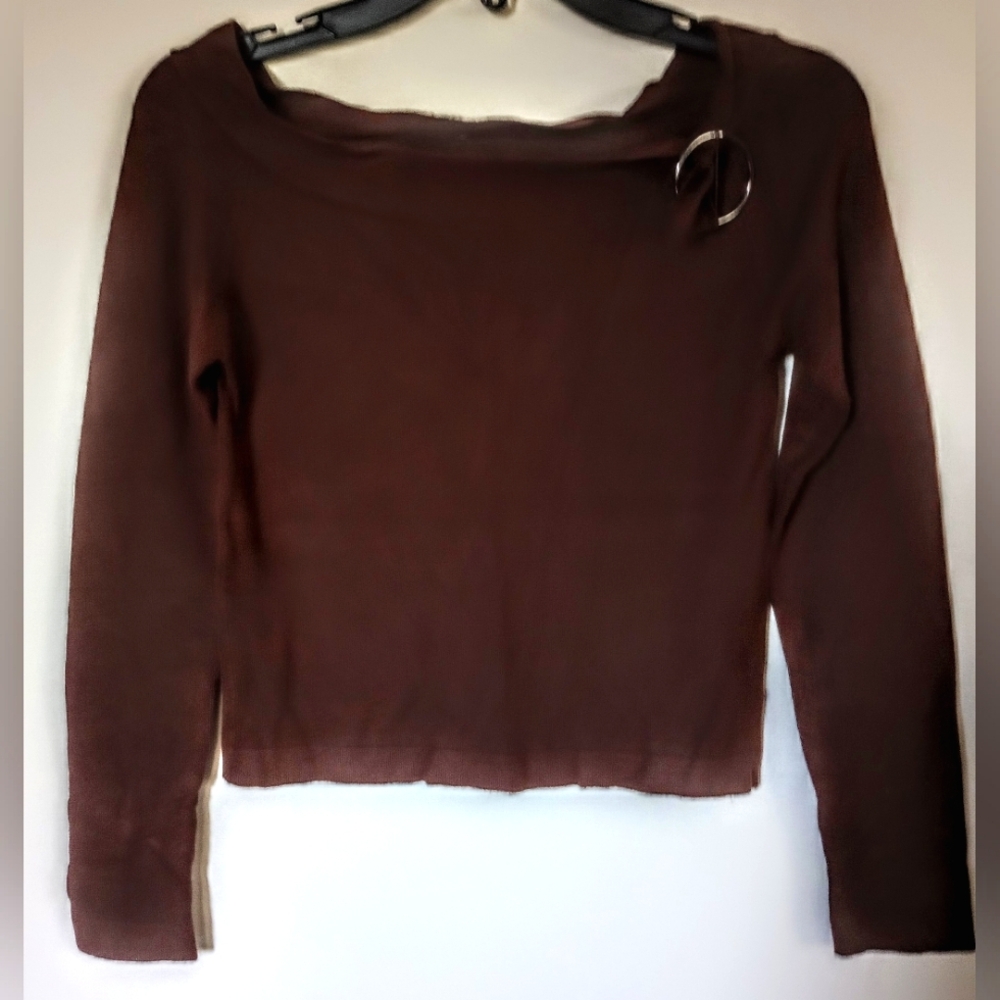 JUNIORS TOP, OFF SHOULDERS NECKLINE, SIZE L, BY EMERGENCY EXIT, BROWNISH